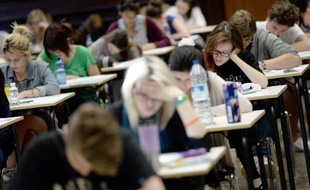 Des candidats au baccalauréat lors de l'épreuve de philosophie le 16 juin 2014 à Strasbourg