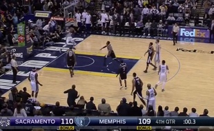 Sacramento porte réclamation contre le panier de Courtney Lee, qui a offert la victoire à Memphis à la toute dernière seconde du match, le 13 novembre 2014.