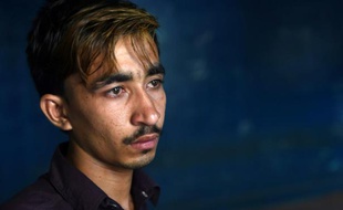 Hayat Khan, accusé d'avoir tué sa soeur de 16 ans, en détention à Karachi au Pakistan, le 28 avril 2016