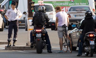 A Paris, la cohabitation entre piétons, cyclistes, motards ou automobilistes n'est pas toujours simple