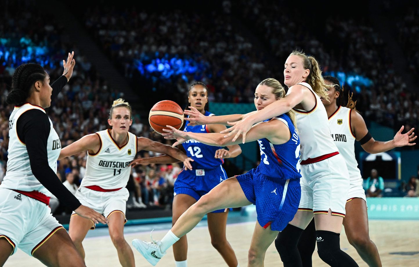 JO 2024 Basket Les Bleues explosent tranquillement l Allemagne et filent en demi finale