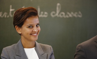 La ministre de l'Education Najat Vallaud-Belkacem lors de la rentrée des classes mardi 1er septembre à Pouilly-sur-Serre dans le nord de la France.