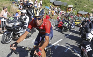 Vincenzo Nibali a lourdement chuté dans l'Alpe d'Huez