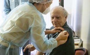 Première vaccination dans l'EHPAD Municipale de Nice, "Les Anciens Combattants", le 4 janvier dernier (illustration)
