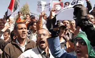 Manifestation près du palais présidentiel à Sanaa, au Yemen, le 13 février 2011.
