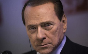 Les lourdes peines infligées à Silvio Berlusconi dans le procès du Rubygate risquent de perturber l'action du gouvernement d'union gauche-droite d'Enrico Letta, malgré l'absence de conséquences immédiates pour l'avenir politique du Cavaliere.