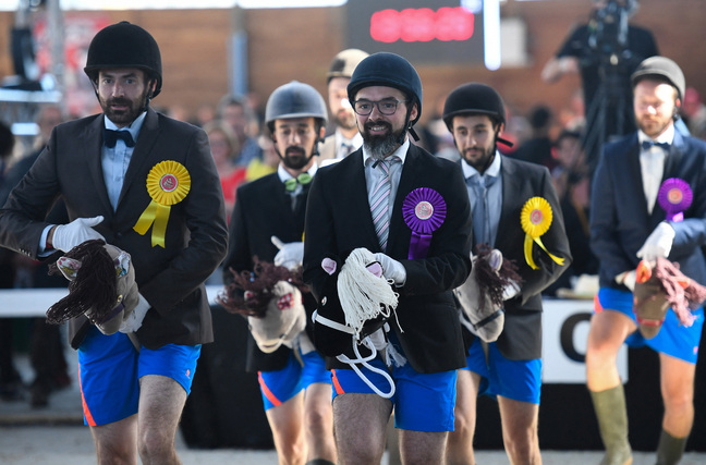 La reprise de dressage où chaque équipe doit présenter une chorégraphie est l'épreuve reine de la discipline. 