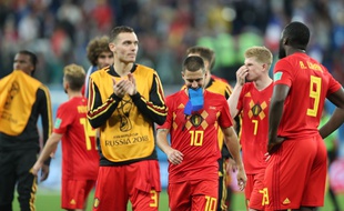 L'équipe belge après la défaite (1-0) face aux Bleus, en demi-finale de la Coupe du monde, mardi 10 juillet.