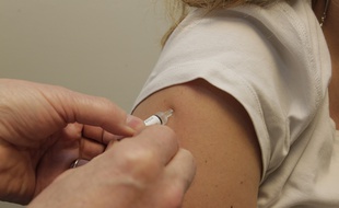 Dans le cadre du projet Ebovac2, l'Inserm recherche 300 personnes pour tester un vaccin contre le virus Ebola