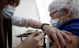 La vaccination pour tous ne doit pas faire oublier que nombre de personnes prioritaires n'ont pas encore reçu la moindre dose