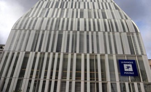 Photo prise le 8 Septembre 2011 du siège de la Banque Postale à Paris