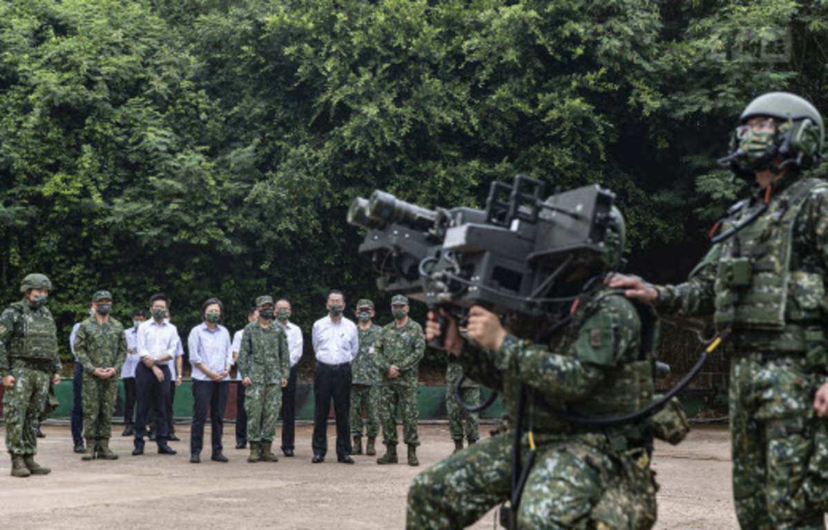 Pékin fait planer ses drones, Taipei balance ses scuds