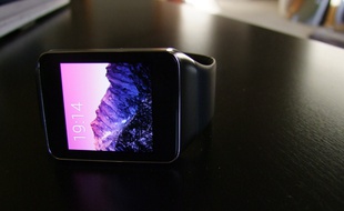 La smartwatch Gear Live de Samsung, sous Android Wear.
