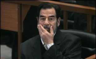 Le procès de l'ancien président Saddam Hussein devant le Haut tribunal pénal irakien sur la campagne contre les Kurdes s'est par ailleurs poursuivi mardi, avec la diffusion d'images chocs de victimes des bombardements chimiques.