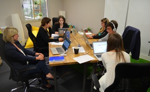 Cinq salariées de Waoup ont passé le 26 avril la certification dans leurs locaux à Lyon.