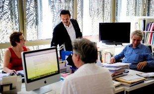 Le secrétaire général de l'Elysée, Claude Guéant, a déposé vendredi à Paris une citation en diffamation contre Médiapart et son directeur, Edwy Plenel, qui l'avait accusé d'avoir "impulsé" et "coordonné" l'espionnage de deux de ses journalistes, a-t-on appris auprès de son avocat.