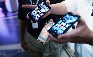 Un jeune homme de 20 ans a été arrêté mardi à Amiens, soupçonné d'avoir mis au point un virus à destination des smartphones sous logiciel Android qui aurait fait un total de 17.000 victimes pour un préjudice supérieur à 500.000 euros, a-t-on appris jeudi de source policière.