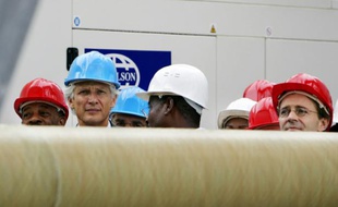 L'ancien Premier Ministre français, Dominique de Villepin, lors de sa visite de la première centrale géothermique de France,le 12 octobre 2006 aujourd'hui rachetée par le leader américain Ormat