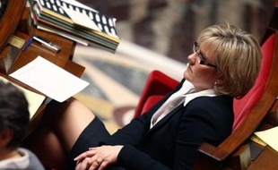 La secrétaire d'Etat chargée de la Famille Nadine Morano juge "irresponsable" la déclaration du pape Benoît XVI dénonçant l'usage du préservatif, qui aggraverait, selon lui, le problème du sida.