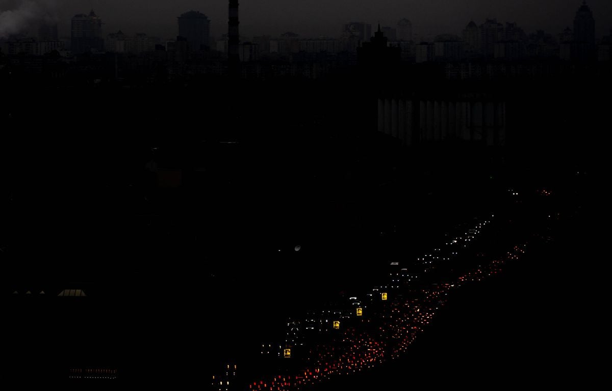 Guerre en Ukraine : Plus de 100.000 personnes sans électricité, ni eau, ni chauffage après les frappes russes