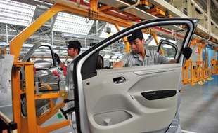 PSA Peugeot Citroën a confirmé jeudi étudier de "nouveaux projets de développement industriel et commercial avec différents partenaires", y compris le Chinois Dong Feng Motor, de même qu’un projet d’augmentation de capital.