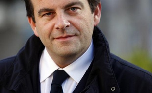 L'élu UMP des Hauts-de-Seine Thierry Solère, rival de Claude Guéant pour l'investiture aux élections législatives à Boulogne-Billancourt, a proposé mardi d'organiser une primaire à droite pour départager les deux candidats.