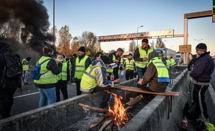 Les gilets jaunes bloquent le pont d'Aquitaine le 19 novembre 2018.