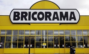 La bataille autour du travail dominical que se livrent actuellement Bricorama et Force ouvrière relance la polémique entre syndicats et plusieurs enseignes autour d'une loi de 2009 permettant à certains magasins d'ouvrir le dimanche.
