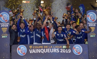 Les Strasbourgeois soulèvent la coupe de la Ligue