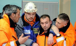 Les syndicats du site sidérurgique de Florange se préparaient mardi à une rencontre tendue avec le Premier ministre Jean-Marc Ayrault, prévue le lendemain à Matignon, sur fond de scepticisme concernant les engagements d'ArcelorMittal.