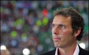 Le club de football de Nantes a démenti vendredi "avoir eu des contacts avec Laurent Blanc", pressenti pour remplacer l'entraîneur Georges Eo à la trêve, et, dans un communiqué, "s'insurge contre la désinformation permanente qui déstabilise l'équipe", déjà 19e de L1.