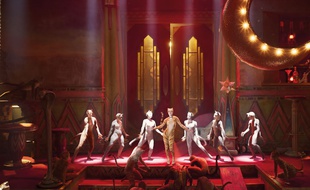 Cats est une comédie musicale créée à Londres.