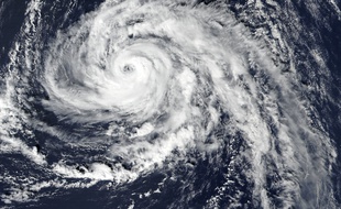 Image satellite de l'ouragan Ophelia capturée par la NASA.