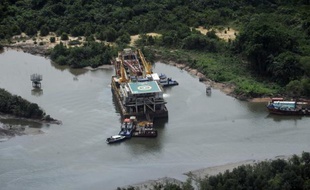 La Cour suprême des Etats-Unis a décidé mercredi que la justice américaine ne pouvait pas poursuivre des entreprises suspectées de violations des droits de l'homme commises à l'étranger, une victoire pour Shell, accusé de complicité de torture par des Nigérians.
