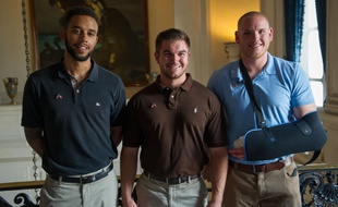 Anthony Sadler, Aleksander Skarlatos et Spencer Stone à Paris le 23 août 2015.