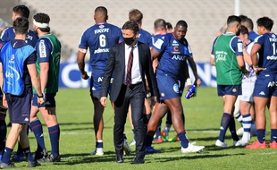Laurent Marti, le président de l'UBB au milieu de ses joueurs.