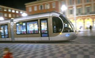 Une rame du tramway de Nice