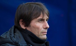 Antonio Conte sur le banc de Chelsea, lors d'un match contre Manchester City le 4 mars 2018.