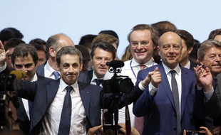 Nicolas Sarkozy et Alain Jupéé lors du congrès des Républicains le 30 mai à Paris.