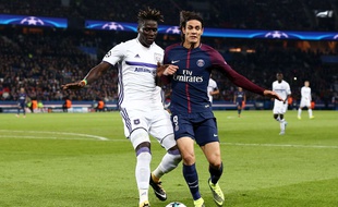 Kara Mbodji (sous le maillot d'Anderlecht) face à Cavani en Ligue des Champions le 31 octobre dernier.