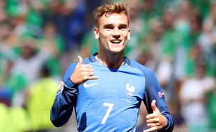 Antoine Griezmann fête son but contre l'Irlande le 26 juin 2016.