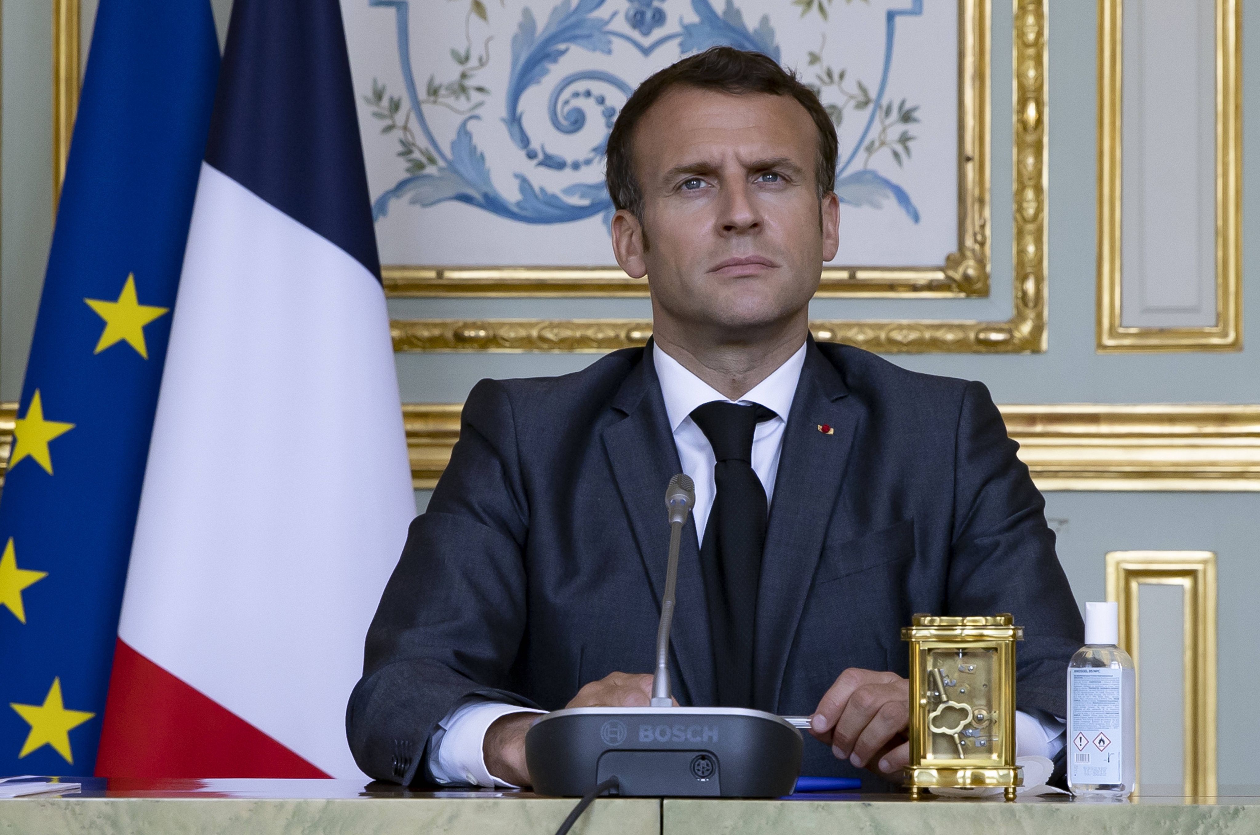 Emmanuel Macron s'interroge sur la situation épidermique.