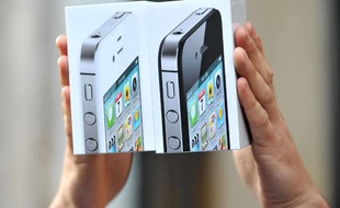 Le nouvel iPhone 4S a été commercialisé le 14 octobre 2011.