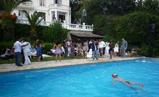 Pool-party à la Villa de Mai, le 16 mai 2010 à Cannes. Saurez-vous y retrouver Harry Roselmack?