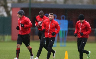La recrue rennaise Ermir Lenjani (au centre), ici à l'entraînement en compagnie de ses nouveaux coéquipiers (dont Philipp Hosiner et Abdoulaye Doucouré).