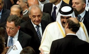 La majorité libanaise, soutenue par les pays occidentaux et l'Arabie saoudite, et l'opposition, appuyée par l'Iran et la Syrie, ont conclu mercredi un accord de sortie de crise, repoussant ainsi le spectre d'une guerre civile au pays du Cèdre.