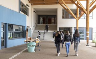 Une sortie de lycée à Sophia-Antipolis (Illustration).