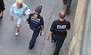 Illustration Vie quotidienne Policiers Municipaux en ville Patrouille de forces de police municipale