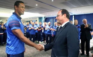 François Hollande avec le XV de France le 22 septembre 2015.