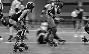 Mortal Derby X, notre nouveau feuilleton, nous projette dans les coulisses du Quad Derby, sport spectacle du futur entre Roller derby (photo) et Rollerball.